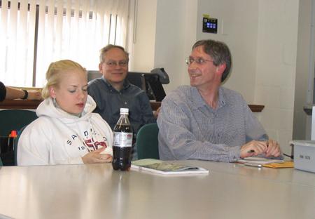 From left to right: Jillian Spangler (mcb100 student), Prof. Richard Losick, and Dr. Alain Viel (MCB100 course head) during mcb100 laboratory meetings